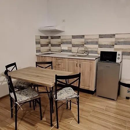 Apartment Please! *